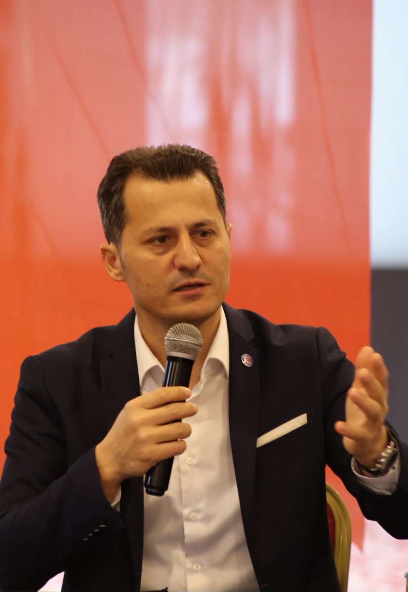 Aynı İnanç ve Kararlılıkla Yola Devam!

Hedefi ve yolu bir olan dostlarımızla bir araya gelerek geleceğe dair yolculuğumuzu konuştuk, istişarelerimizi gerçekleştirdik. Bu buluşma bizlere, bugüne kadar yürüdüğümüz yolun değerini, yarınlara dair inancımızın ise gücünü bir kez daha