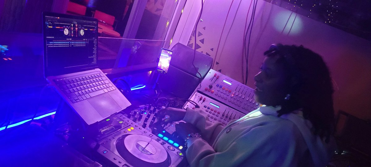 DjNali_'s tweet image. Its DJ Nali inda mixxxx