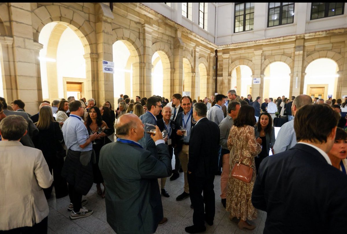 En el AlumniDay2025 reunimos a cientos de alumni en Bilbao 
Reencuentros, homenajes, charlas inspiradoras y una celebración inolvidable del espíritu de comunidad <a href="/AlumniDBA/">Deusto Business Alumni</a> 
👉 Todo lo vivido aquí: acortar.link/92D9V8
💙 Gracias a <a href="/Kutxabank/">Kutxabank</a>  y <a href="/SodexoGroup/">Sodexo</a> 
<a href="/deusto/">Universidad Deusto - Deustuko Unibertsitatea</a>