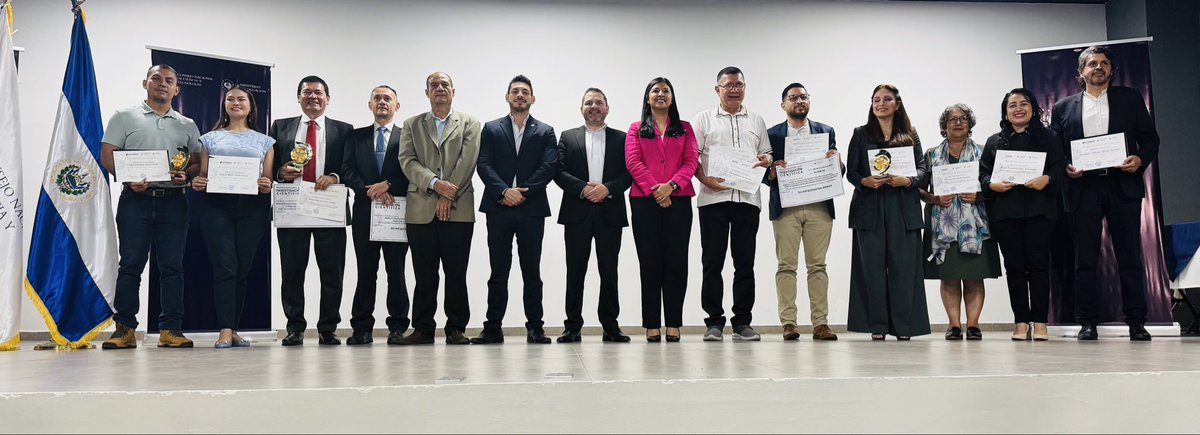 En el quinto día de la #SemanadelaCienciayTecnologia CONACYT realizó la ceremonia de premiación del Concurso de Fotografía Científica y el Premio Nacional a la Investigación Científica 2025🏆