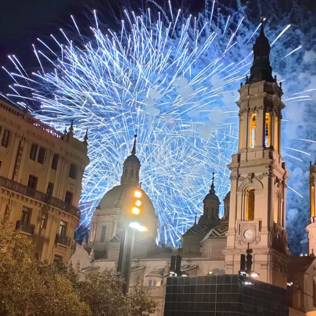 🔴⚫️🔴⚫️🔴⚫️🔴⚫️🔴⚫️🔴⚫️🔴⚫️🔴
¡¡FELICES FIESTAS DEL PILAR, ZARAGOZA!!
🔴⚫️🔴⚫️🔴⚫️🔴⚫️🔴⚫️🔴⚫️🔴⚫️🔴