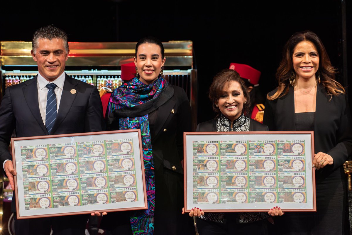Anoche tuve el gusto de acompañar a la gobernadora <a href="/LorenaCuellar/">Lorena Cuéllar</a> en la conmemoración por los 500 años de la fundación de la ciudad de Tlaxcala, una noche muy especial en la que celebramos nuestra historia, cultura y el valor que nos distingue como tlaxcaltecas. 🇲🇽✨

También
