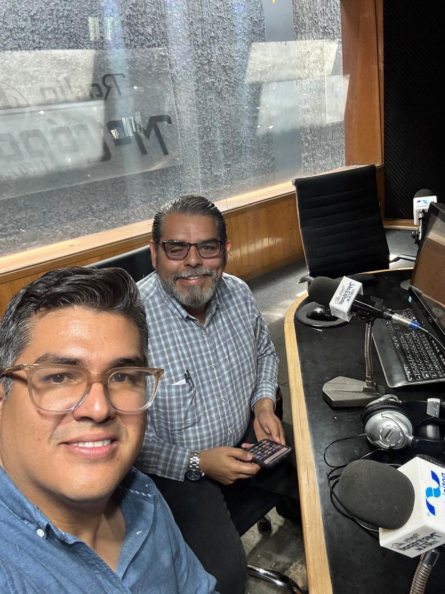 Listos para iniciar #AgendaLocal y charlar con @carlosmdoza y <a href="/alternativacons/">Alternativa Constru</a>, sobre “El impacto de las plataformas de alojamiento temporal en la zona metropolitana”.
¿Te late el tema? 
Escucha <a href="/Metropoli1150/">Radio Metrópoli</a> en tu 📻 o desde notisistema.com/radiometropoli/
☎️ 3338131421 y 3338131515