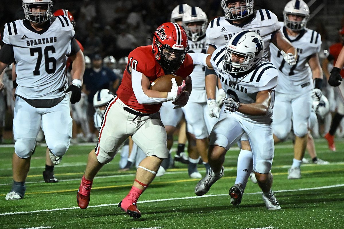TheLMFootball's tweet photo. "We have simply focused on getting better every week, we knew we had a gauntlet of a schedule, but we want the kids to believe that we are our biggest opponent and if we keep getting better, the wins will take care of themselves." - Coach Orr https://t.co/EuYzO44pYB