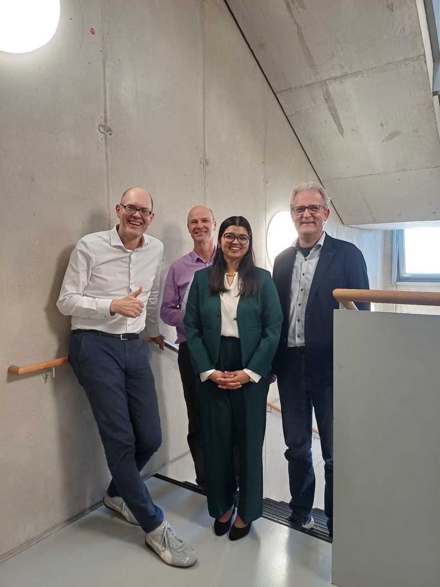 GloriusGroup's tweet image. She has been doing it all: placing NHC on surfaces 📍, adding the missing ingredient to battery electrolytes 🔋and shining light on new reactions  💡. Huge Congratulations to @__Ankita__Das for her successful PhD defense! 🥳🥂
#PhDone