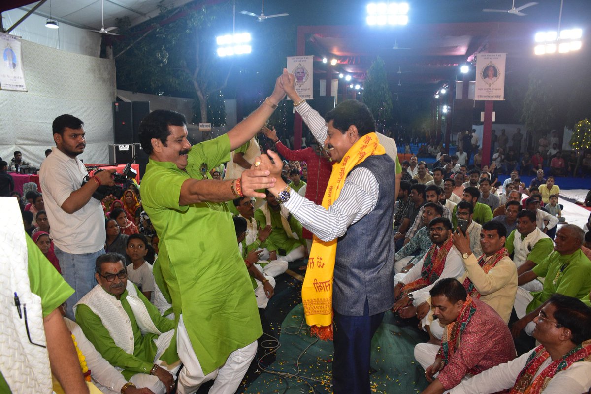 Dr. Gopal Sharma (@drgopal_sharma) on Twitter photo सिविल लाइंस विधानसभा क्षेत्र के हरिपुरा स्थित शांति पार्क में आयोजित श्याम भजन संध्या में सम्मिलित होकर मन अत्यंत आनंदित हुआ।
भजनों की मधुर धुनों और श्री श्याम बाबा के जयकारों से पूरा वातावरण भक्तिमय हो उठा। संगीत, श्रद्धा और समर्पण का यह सुन्दर संगम जीवन में सकारात्मकता और सिविल लाइंस विधानसभा क्षेत्र के हरिपुरा स्थित शांति पार्क में आयोजित श्याम भजन संध्या में सम्मिलित होकर मन अत्यंत आनंदित हुआ।
भजनों की मधुर धुनों और श्री श्याम बाबा के जयकारों से पूरा वातावरण भक्तिमय हो उठा। संगीत, श्रद्धा और समर्पण का यह सुन्दर संगम जीवन में सकारात्मकता और