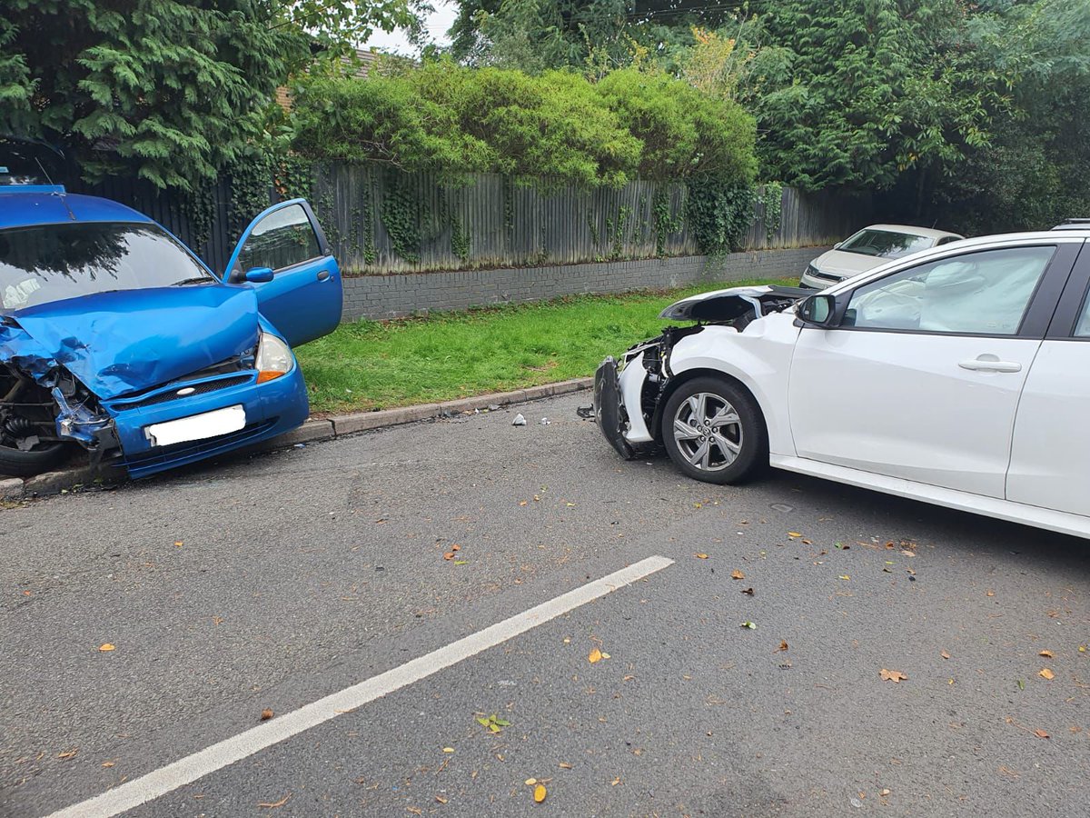 SurreySpecials's tweet image. Today, our Western Proactive Arrest Unit put in an early wake up call for a prolific shoplifter, arresting her for multiple thefts from across Surrey.

On the way back to base, the team responded to a serious RTC, helping to manage the scene &amp;amp; obtain key evidence from witnesses.