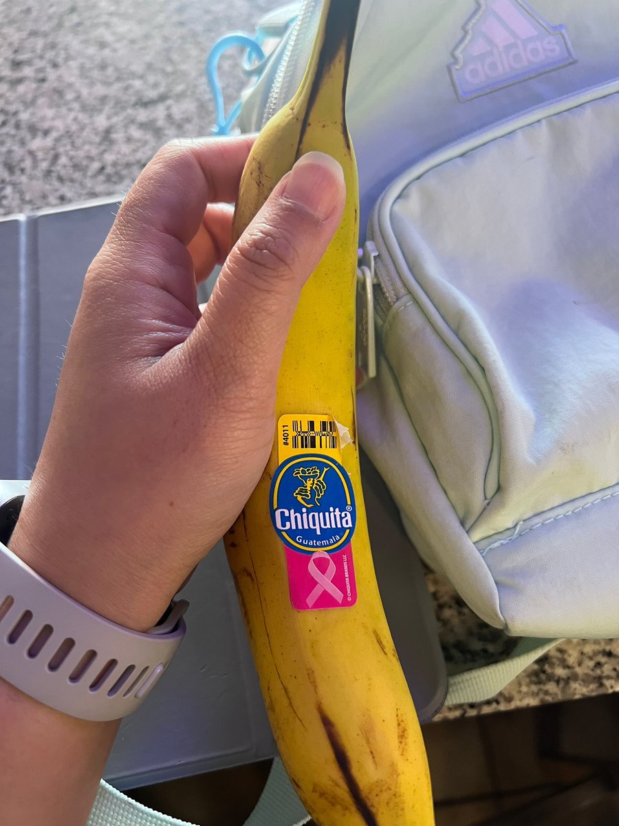 แก ep นี้ทำชั้นร้องไห้จนป้าฝรั่งใน subway เดินเข้ามาปลอบ ‘ชั้นไม่รู้เทอกำลังเจอเรื่องอะไรอยู่ แต่ทุกอย่างจะโอเคนะ’ ยื่นกล้วยให้ลูกกูนึง 55555555444444555555555555555544555555 โอ้ยยยยยย

Khemjira The Series EP9
#เขมจิราต้องรอดEP9