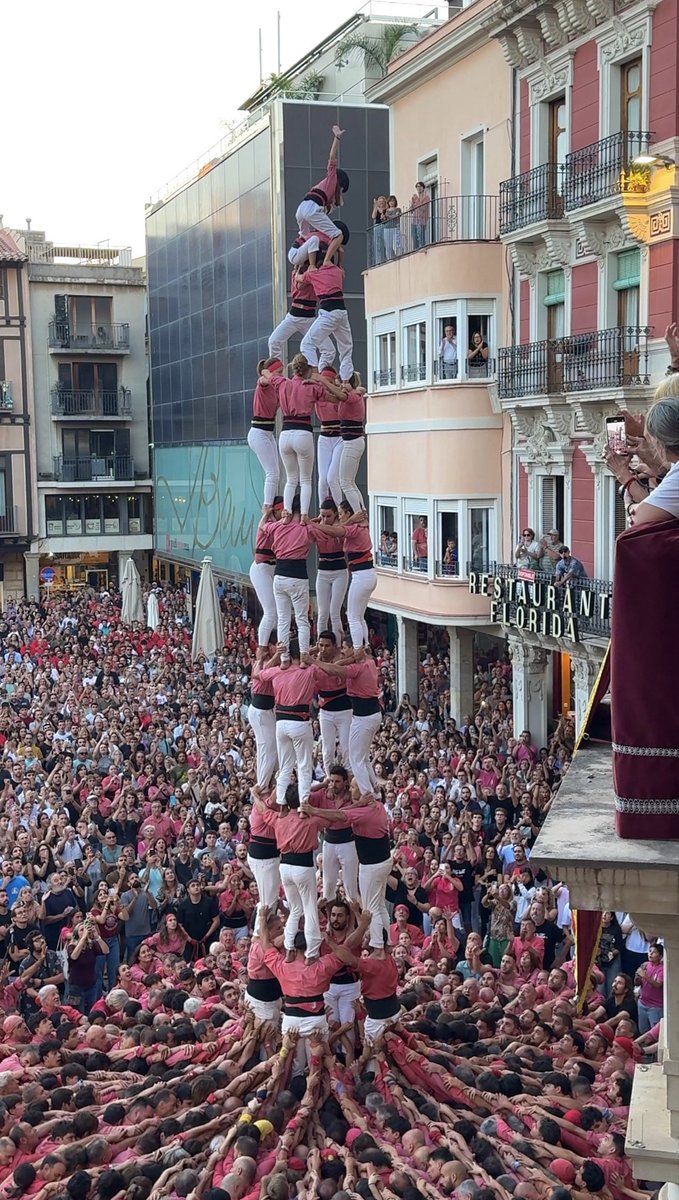A segona ronda descarreguem el 4d9sf!
#castells #collavella