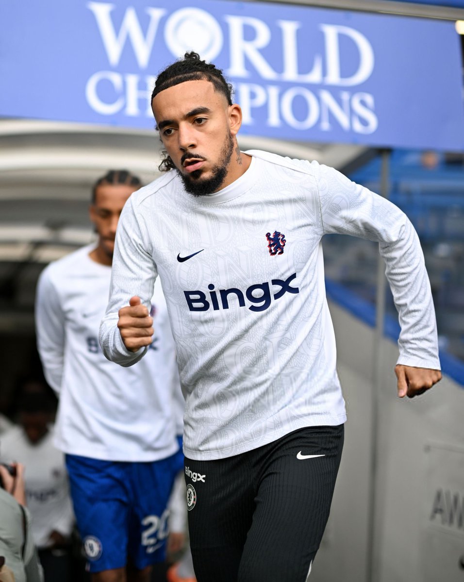 This Malo Gusto's box-to-box role is a masterclass, especially off the ball. Man is everywhere and closing down every Liverpool player around him. 

He can run for days. Huge engine.