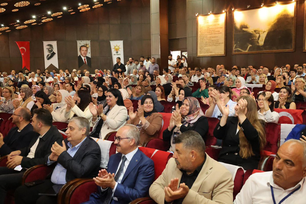 Yangın afeti sebebiyle ertelemek zorunda kaldığımız Hatay Teşkilat Akademisi eğitim programımızı il ve ilçe teşkilatlarımızın katılımlarıyla gerçekleştirdik.

Cumhurbaşkanımız Sayın <a href="/RTErdogan/">Recep Tayyip Erdoğan</a>’ın ifade ettikleri gibi AK Parti olarak biz, bir dava ve kadro hareketiyiz. Bizi bir