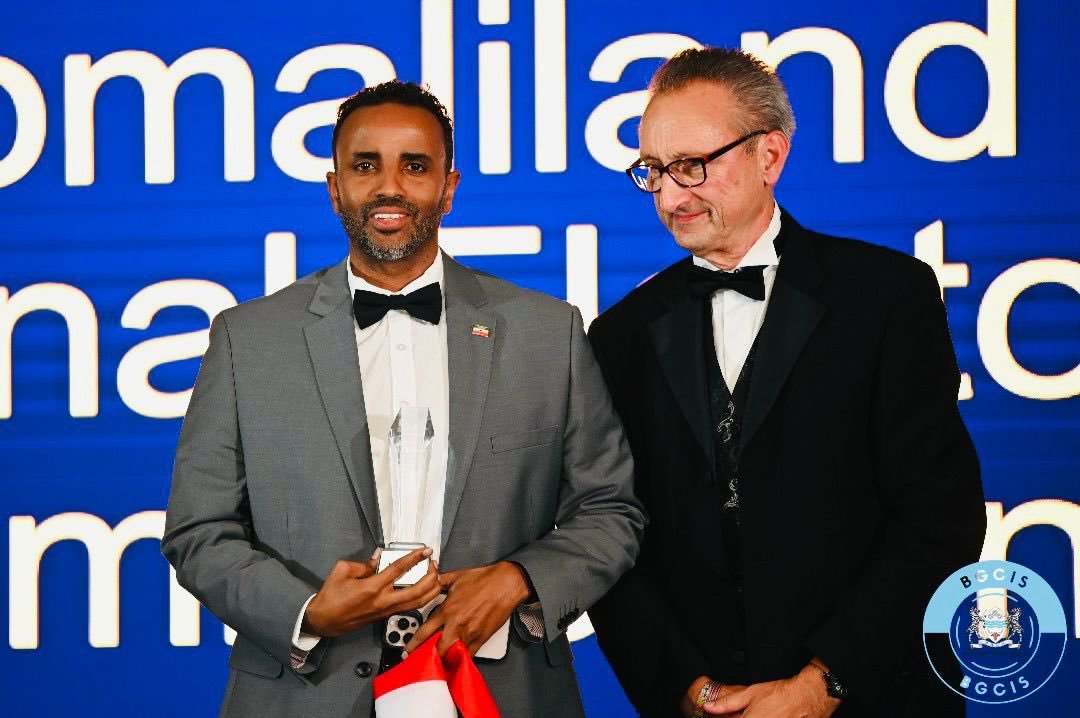 RAbdiAnalyst's tweet image. I witnessed Somaliland&apos;s elections firsthand and can attest to the integrity of the polls.

The Somaliland National Electoral Commission&apos;s almost flawless planning, conduct and management of the poll impressed all international observers.

Congratulations to @SLNECHQ and Chairman…