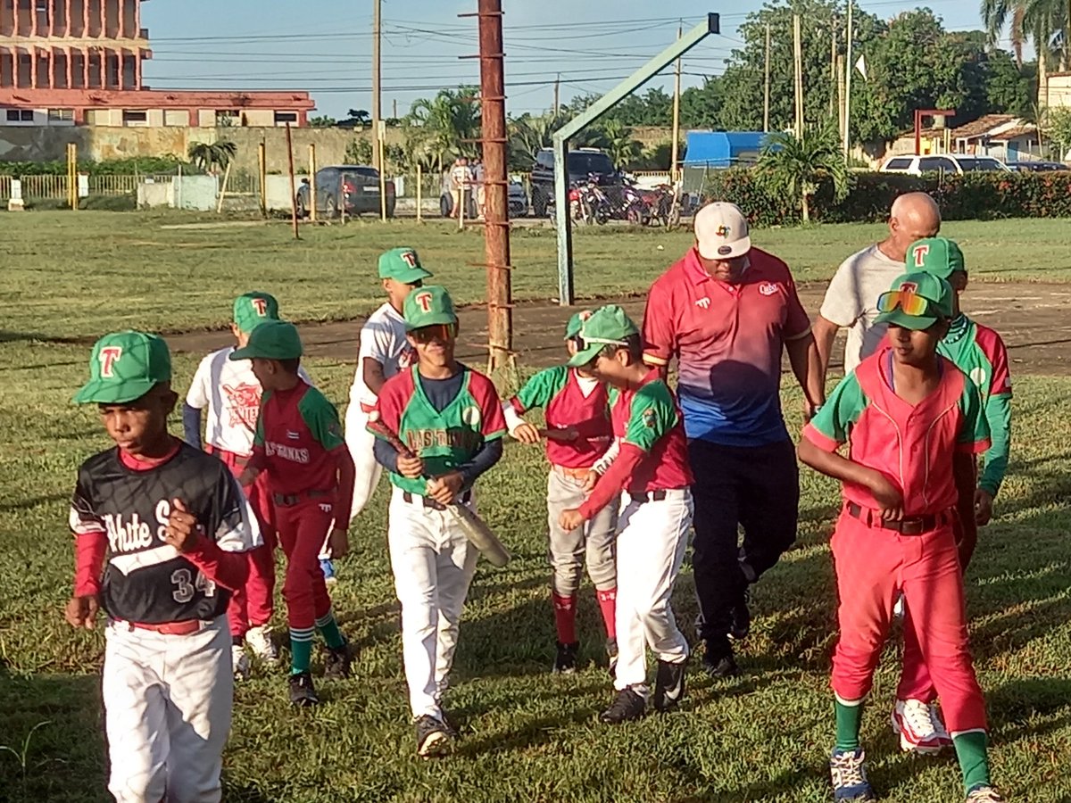 Con el trabajo conjunto del MININT y el INDER se pone en marcha un nuevo beisbolito en #LasTunas. 
Participa la gloria deportiva Osmani Urrutia #SíSePuede #PorLasTunasLaVictoria #PorUn26EnEl26