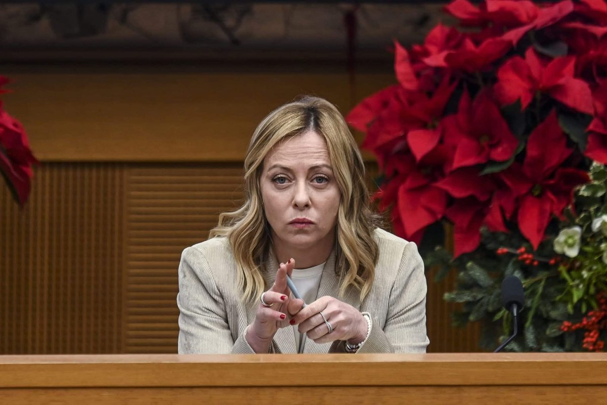 Meloni ha tuonato: "Fatemi sapere quanto sono costati i cortei."

Meloni, facci sapere quanto costa il funzionamento dei partiti che si regge sui soldi pubblici.
Meloni, facci sapere quanto ci costa l'ex segretario della CISL che oggi è sottosegretario di Stato. 

Meloni, facci