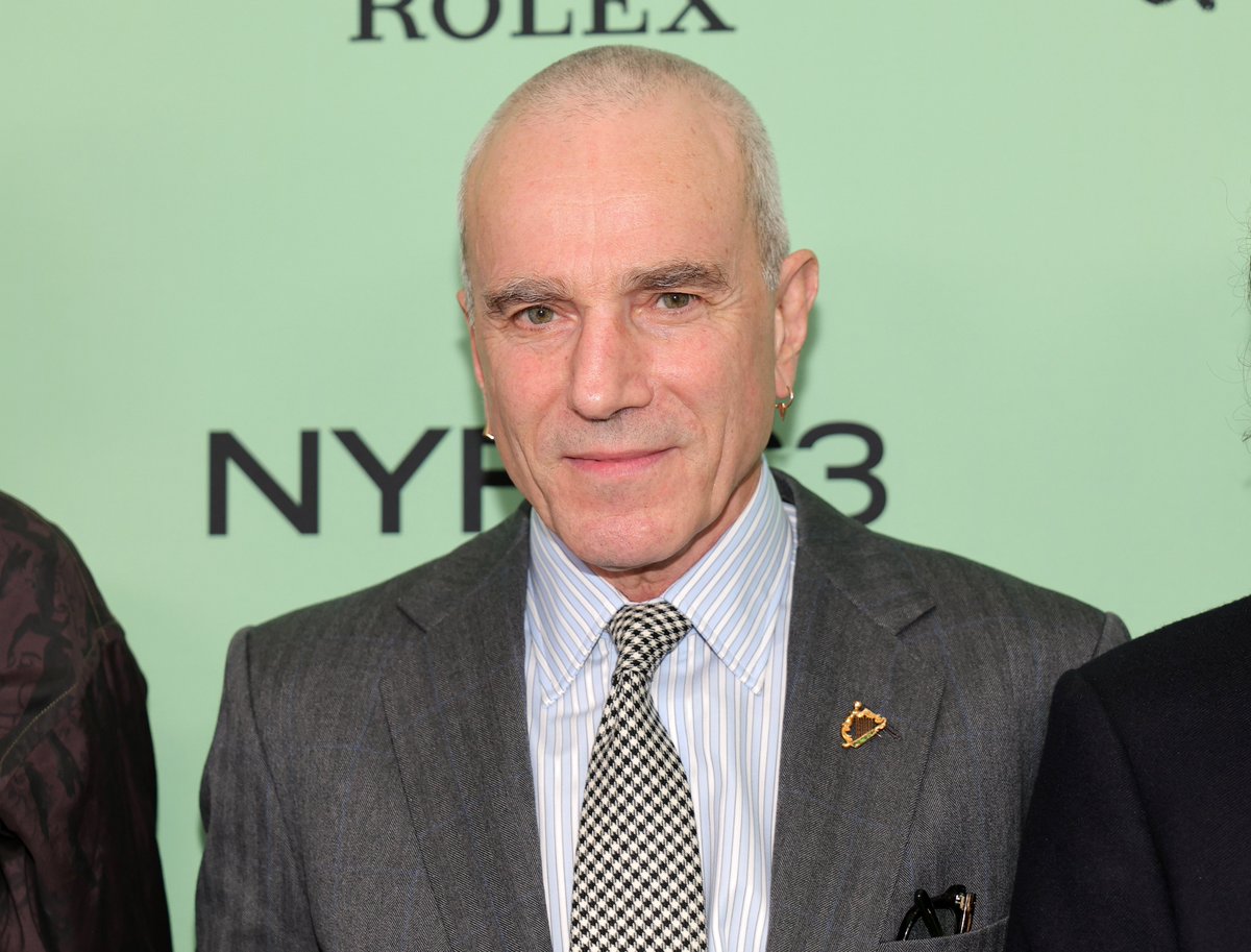 Variety's tweet image. Daniel Day-Lewis says Method Acting has become an "easy target," and often implies an actor is "behaving like a lunatic":
"Everyone tends to focus on the less important details of the work, and those details always seem to involve some sort of self-flagellation or an experience…