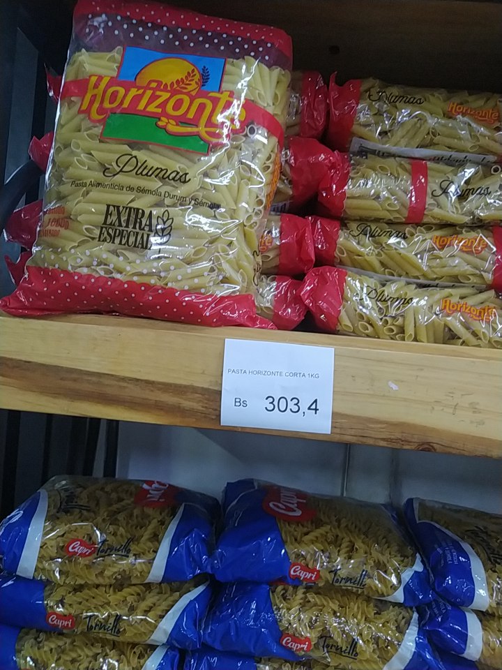 mv_negra2's tweet photo. Los chinos están vendiendo TETICAS de café y de azúcar, me vino a la mente el 2017, de verdad la situación esta fea la gente esta comprando lo más mínimo para SOBREVIVIR.
No  habrá Navidad. Sólo trabajó y más trabajo, para que pueda el  venezolano  llevar comida a su casa. https://t.co/VUIjJ6C4JR