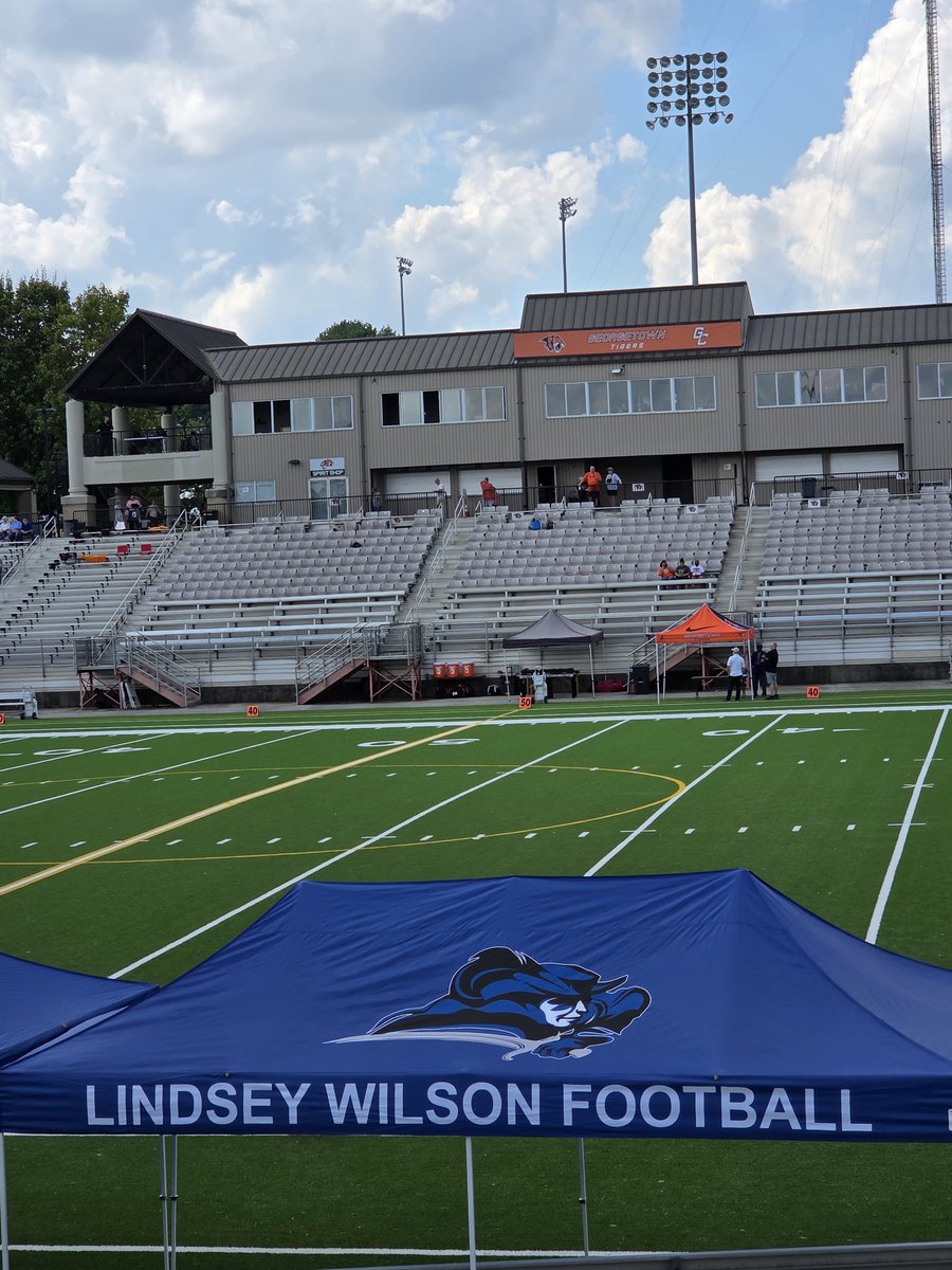 TheOnlyKJF's tweet photo. In enemy territory cheering on #91 @loganf0rd & #7 @LWUfootball
#BeatGeorgetown #MidSouthConference https://t.co/U5f6HyIy1b