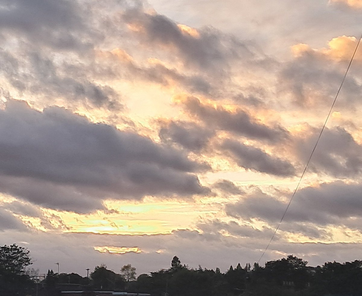 It was an extremely cloudy sunset this evening. 😊
4th October 25