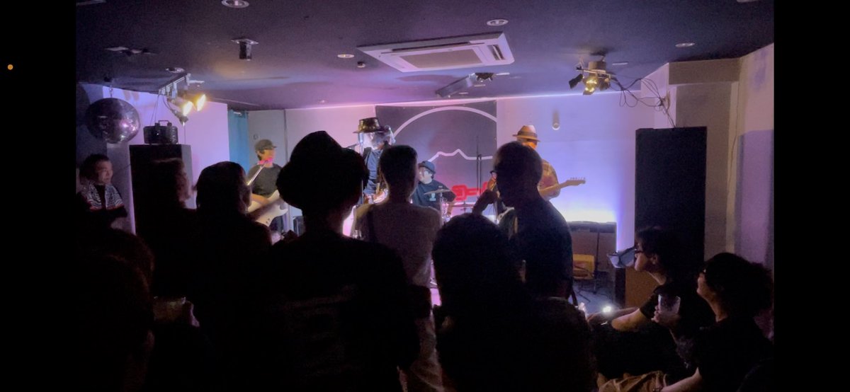 hassy_style's tweet image. 遅くなりましたが9/27"KICKERS"でのLIVEにご来場いただきました方々、出演者さん、スタッフの方々、本当にありがとうございました。

熱い熱い4マンLIVEでしたね〜(^^)

最高に楽しい夜でした！

次回LIVEも一緒に盛り上がりましょ〜(^^)