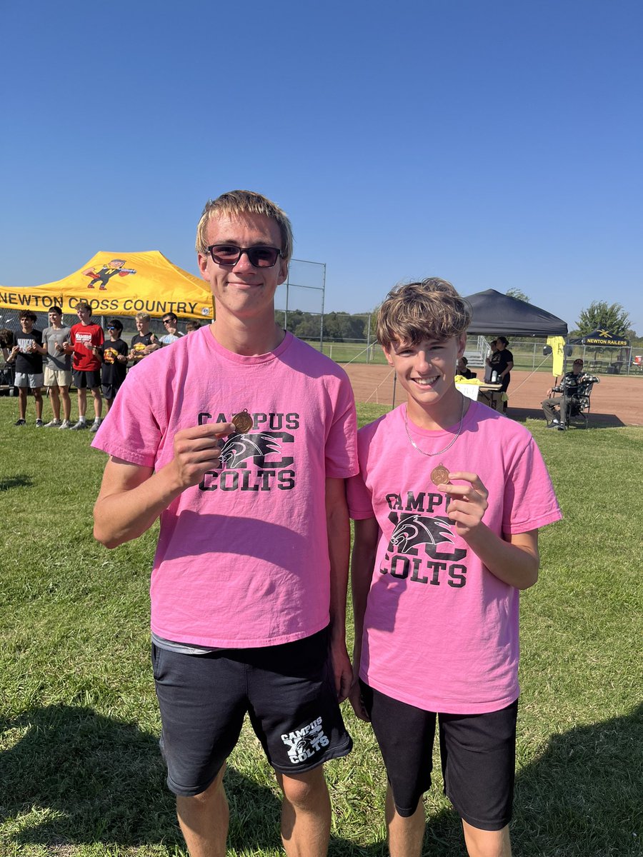 At the Newton Invitation today, we had 5 athletes earn a medal: in the JV Girls race, Victoria Gonzalez (18th), Morgan Martin (19th), and Tamara Lickova (20th) led the way, and in the Varsity Boys race, Will Groh (11th), and Jace Williams (20th) brought home the hardware! 🏅