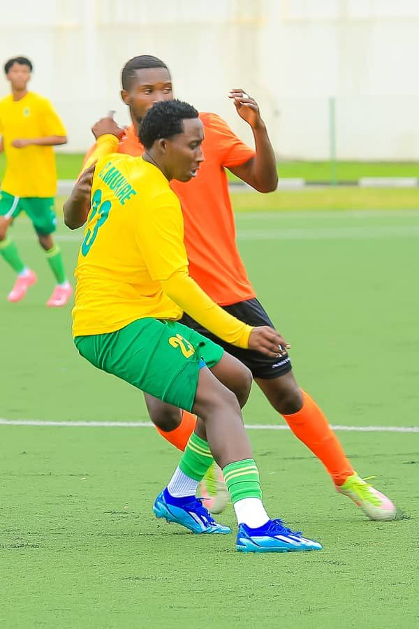 TityKayishema's tweet photo. Marines iri kunywesha nkeri amakipe, i Kivu kiri gukama gahoro gahoro, tuyizere? 

FT Marines 2-0 Rutsiro FC
⚽ 77' Nizeyimana Mubarak 
⚽ 90' +8 Ndikumana Fabio

Nubwo bigoye kumenya ikizava mu mukino w'ikirarane APR FC izakiramo Marines,

Marines iri kurohamisha amakipe mu Kivu mu ibanga rikomeye,

Nyuma yo kwikiza mukeba, Etincelles 0-2 noneho abahungu ba Afande Gashugi banywesheje nkeri n'abaturanyi bo mu Rutsiro.

Marines imaze gutsinda ibitego 4 mu mikino 2 aho bataratsindwa igitego na kimwe.

🔝 Marines FC niyo kipe itarinjizwa igitego muri shampiyona. 

Shampiyona ya 2024-2025 yarangiye nta nkuru barwana no kuguma mu cyiciro cya mbere none ubanza barize.

Nizeyimana Mubarak amaze kubatsindira ibitego 2/4 bamaze gutsinda.

18/10 AS Kigali v Marines
26/10 Marines v Police FC
02/11 Marines v Rayon Sports
08/11 AS Muhanga v Marines
30/11 Marines v Bugesera

#Rwanda #PremierLeague #Football