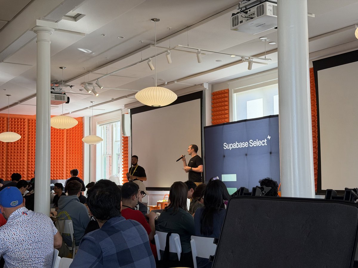 alessiograncini's tweet image. What would you build using the best AI glasses and the best AI database stack? 

@supabase @ycombinator @Spectacles 

#SupabaseSelect