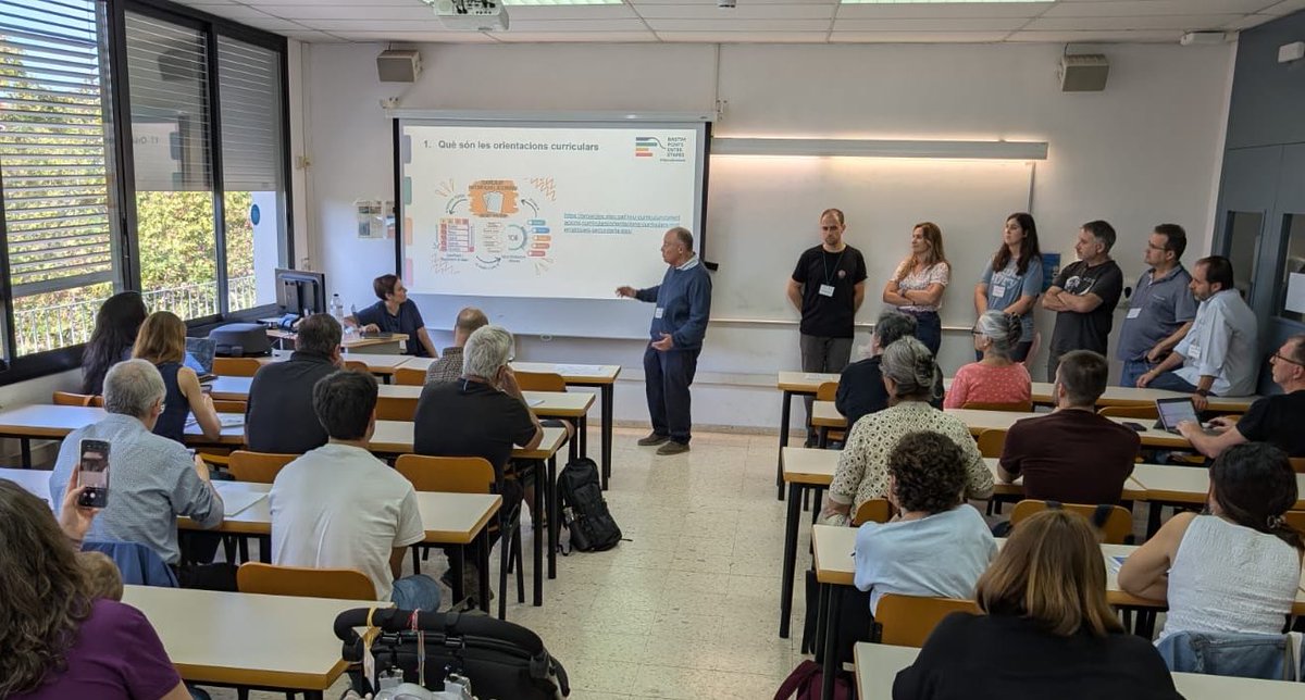 CarlesGranell4's tweet image. XX Jornada Conjunta organitzada per @Feemcat @SBMXEIX @SEMCV @soccatmat a Vilanova i la Geltrú sobre la transició entre etapes educatives

El teixit associatiu de mestres i professors de matemàtiques, compartint experiències, idees i passió per aprendre ❤️