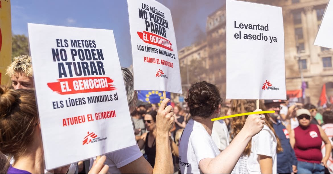MSF_Espana's tweet image. 🗣️Hoy, en Barcelona, Madrid, Valencia y más ciudades, miles de personas salimos a las calles para exigir el fin del genocidio en Gaza. 

La sociedad civil no se calla ✊. 
 
#Gaza