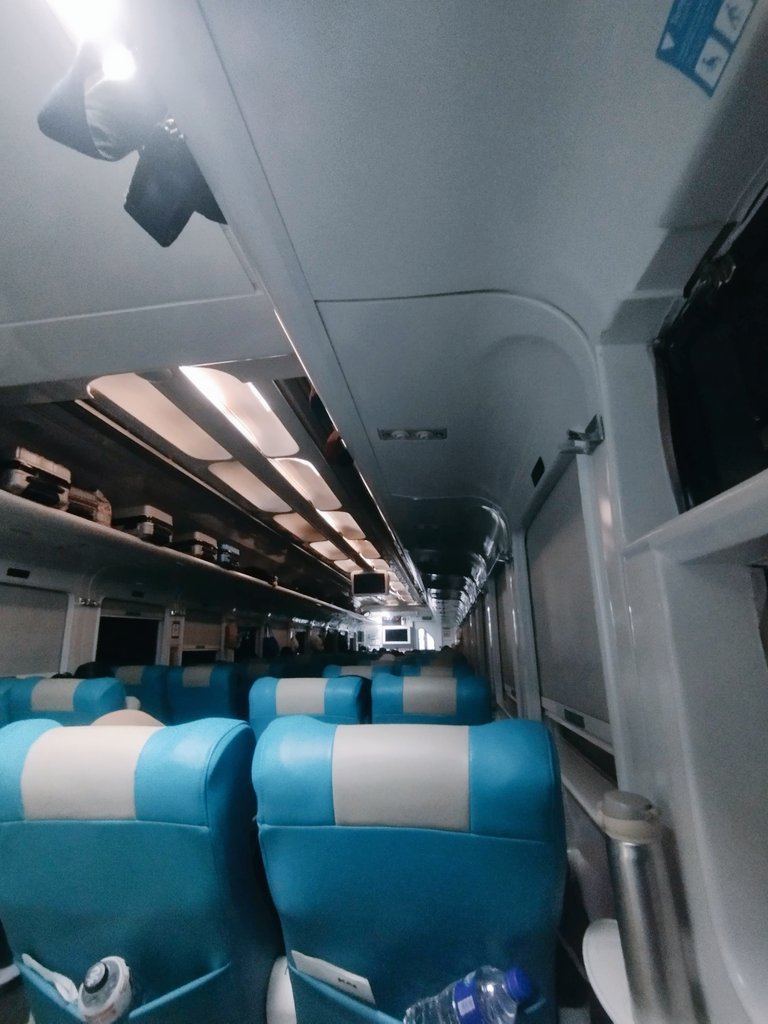 multiverspace's tweet photo. perjuangan yang terbayarkan. bisa naik KA eksekutif dengan harga 80ribu. Terima kasih @KAI121 https://t.co/BRVKQybzqB