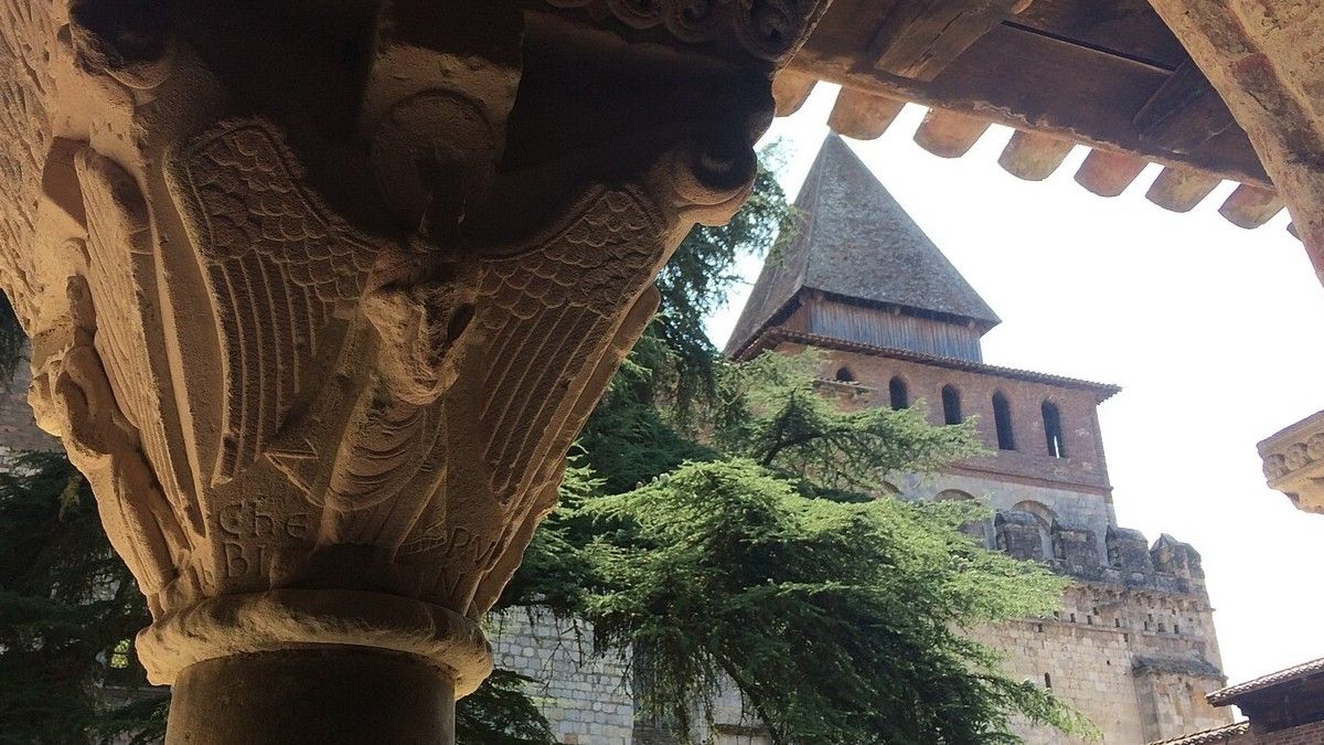 Pourquoi l’abbaye de Moissac, joyau roman inscrit à l’Unesco, fascine toujours autant ? ⛪ buff.ly/kew0dps #Moissac #TarnetGaronne #UNESCO #Occitanie #Patrimoine #Tourisme