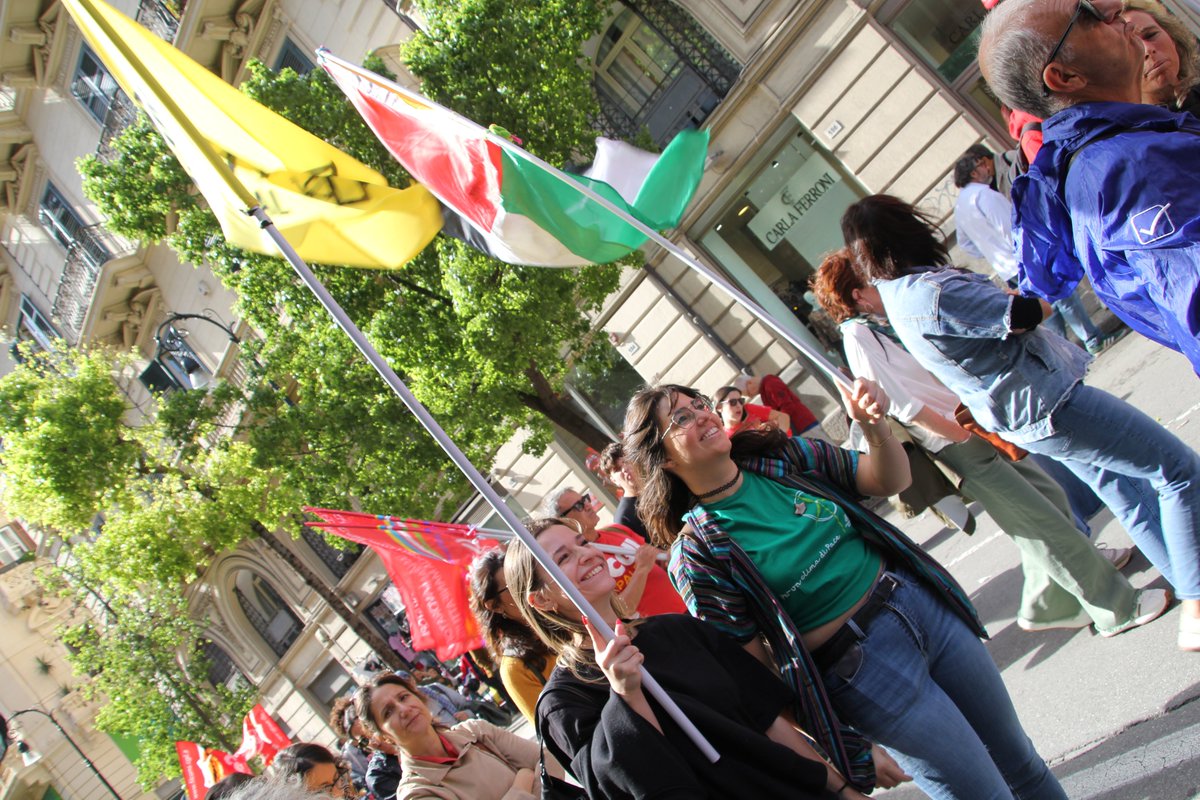 Amnesty44's tweet photo. Stop al genocidio, all'occupazione, all'apartheid, alle violazioni dei diritti umani e del diritto internazionale (non fino a un certo punto), alle complicità dei governi, alla scorta mediatica, all'indifferenza.

Allo sciopero generale c'eravamo anche noi!
#StopGenocide #Gaza https://t.co/7WahR1A93k