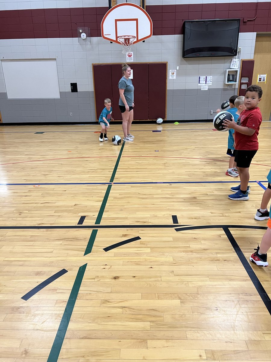 HenningRachell's tweet photo. @OMGBAHoops Intro to Basketball sessions are off to a strong start. Love being in the gym with these kids and volunteers! https://t.co/E8c83FRJzm