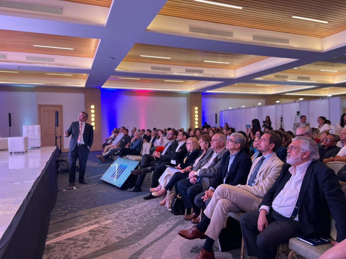 La Unión Europea invierte en el futuro digital de las MYPE salvadoreñas. 🇪🇺🇸🇻

Junto a socios como <a href="/OEIelsalvador/">OEI El Salvador</a> , <a href="/BCIE_Org/">BCIE</a> y <a href="/KfW_en_CA/">KfW Centroamerica</a> apoyamos el desarrollo del Informe “El Estado de la MYPE 2025”, generando datos que fortalecen la innovación y la competitividad.