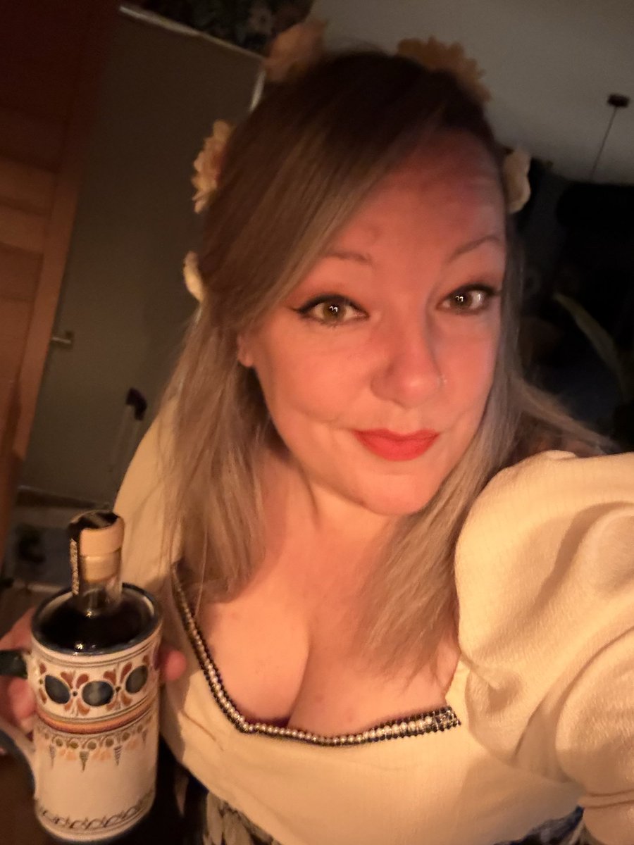 𝑻𝒂𝒓𝒂 𝑲𝒊𝒆𝒌𝒕☕️ tweet media