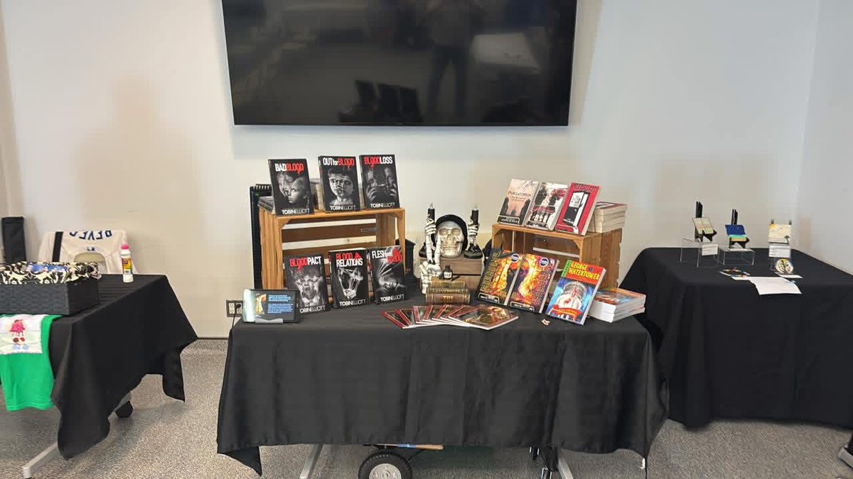 DaleRLong67's tweet photo. Here we are at Ajax Public Library!
And we are doing readings. 
Whether that is a good thing or a bad thing, you’ll have to decide. ;) 
Be gentle. https://t.co/TPaJNSneAp