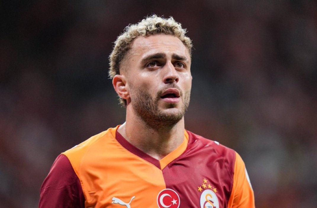 Sırf transferin gerçekleşmedi diye takımı manipüle etme hakkın yok bu taraftar yaptığın ayıba rağmen seni affetti yaptığın şey terbiyesizlik.