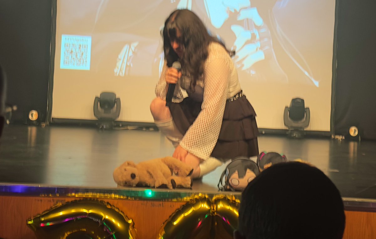 Can I pet the dog? - YES 🐕🐶✨

(Hundi geht’s gut, er hat nur geschlafen)