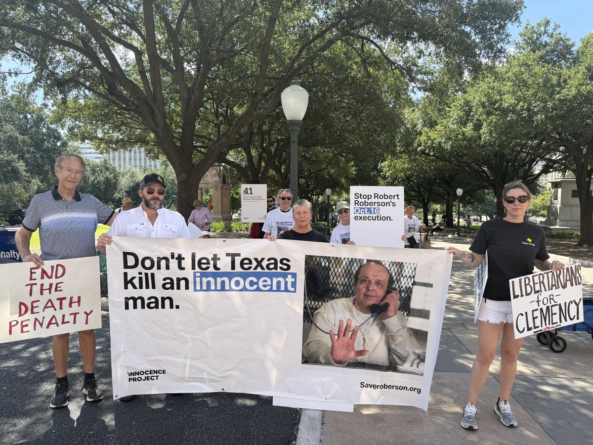innocence's tweet image. We are at the Texas Capitol with dozens of supports rallying for the life of #RobertRoberson. We cannot allow Texas to kill an innocent man for a crime that never occurred. Act now: Saveroberson.org