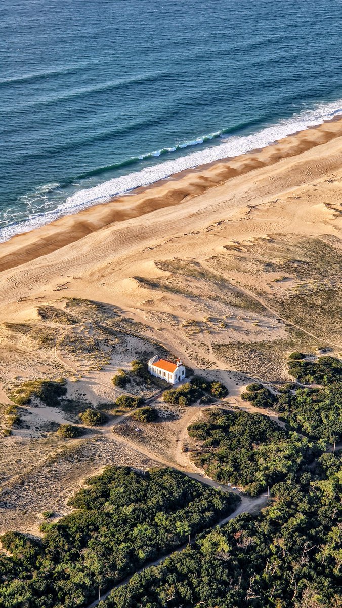 Chapelle Sainte-Thérèse, entre forêt et océan dans le sud des Landes

(Et on dit Hossegor, pas Hozgor)