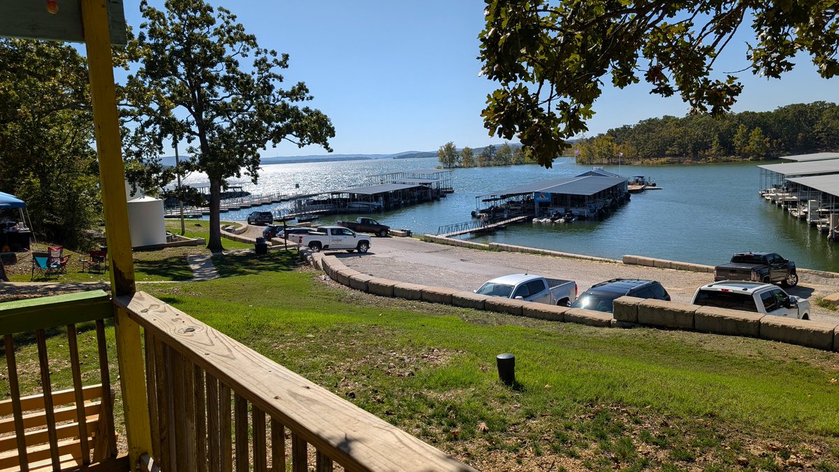 OkiefarmerBrent's tweet image. Not a bad place to judge some competition BBQ today. #Tablerock #KCBS