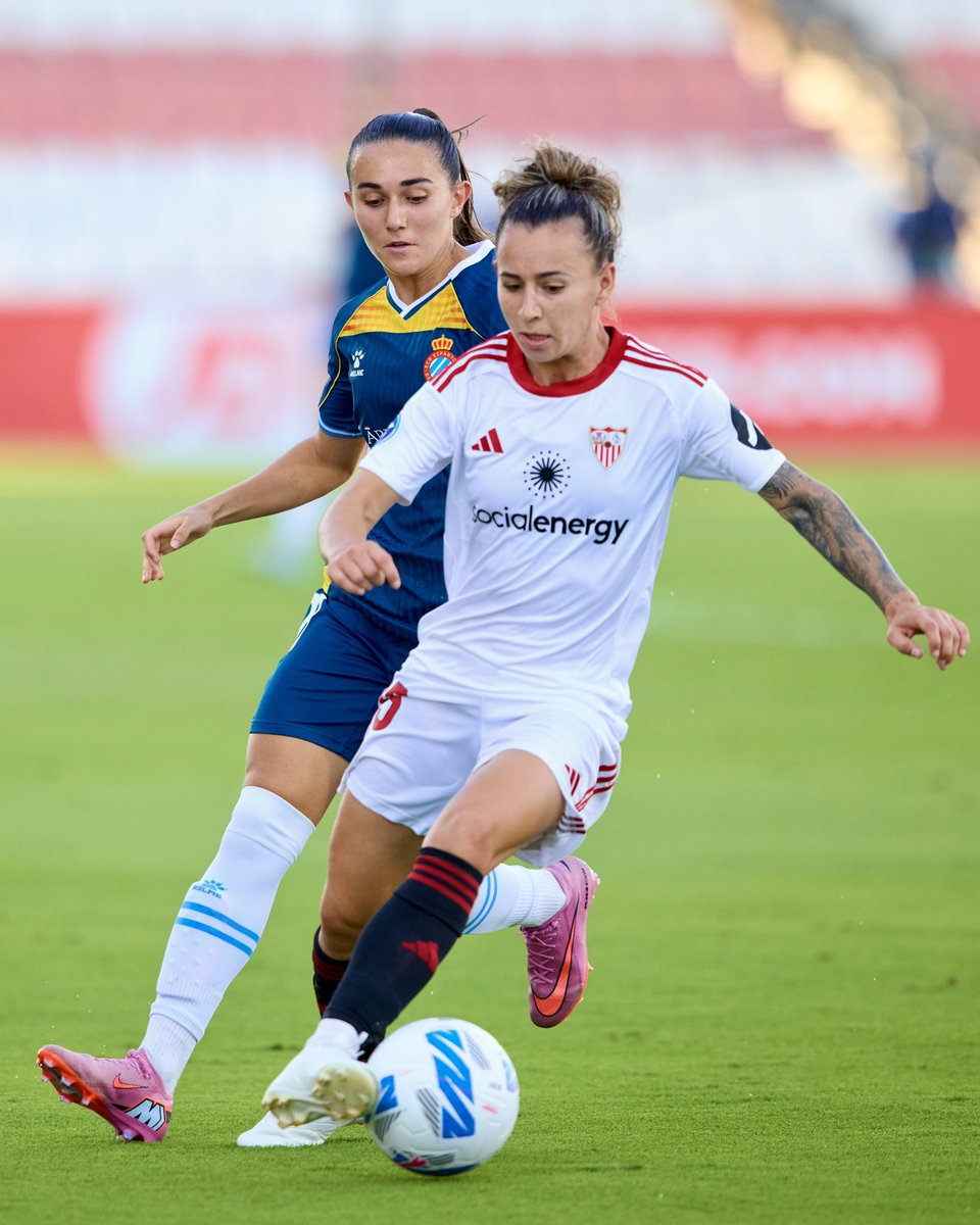 ⚽️ El balón bien escondido, Esther Martín-Pozuelo

#LigaFMoeve | <a href="/EstherMPA15/">Esther Martín-Pozuelo</a>