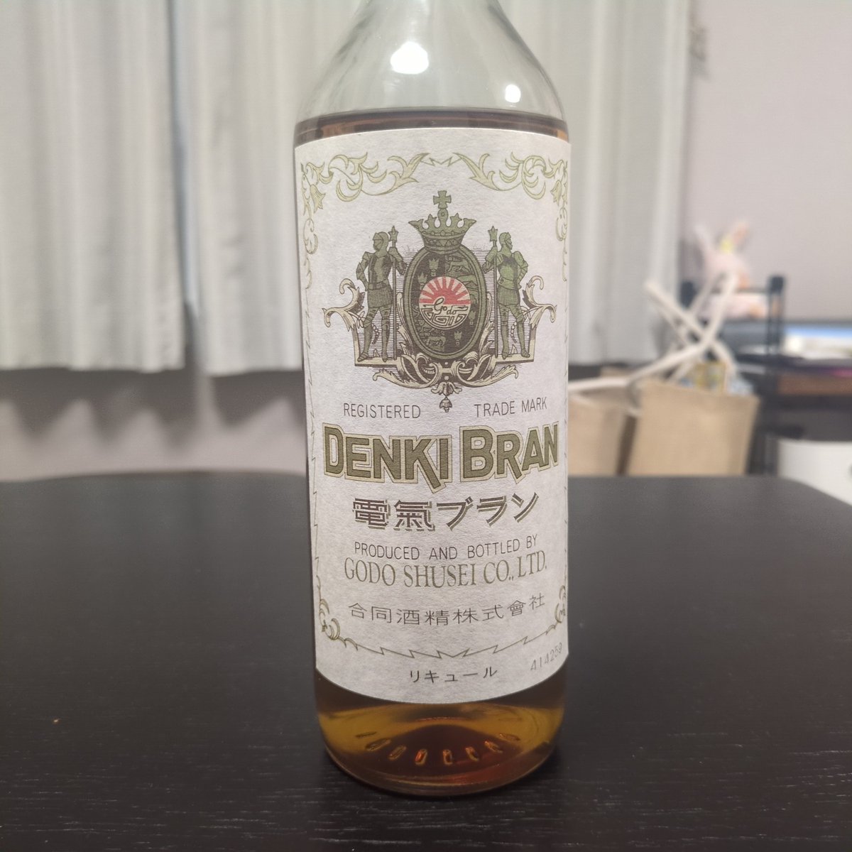 電氣ブラン旨っ！！こんな時間ですがウマッ！！

若い頃に良くない飲み方した時の印象を引きずっていた事もあり、貰って2年くらい寝かせてたけど、ふと飲んだらこれコスパいい酒なのでは？と再考しました。
常備酒ラインナップ候補に一気に躍り出ましたw
神谷バーにも行かなくちゃw