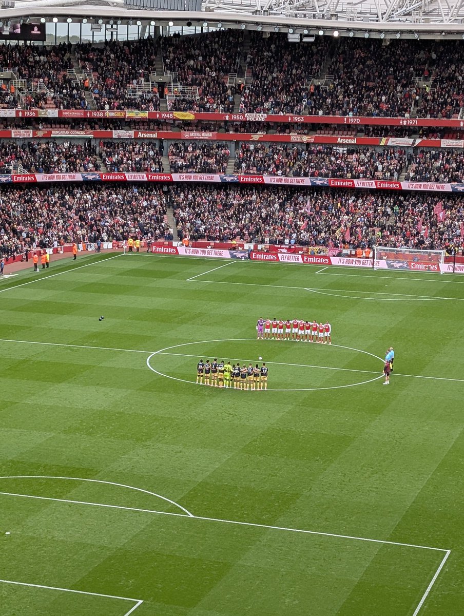 arsenalmuslims's tweet photo. Arsenal 2-0 West Ham 🔴⚪
#ARSWES #COYG #Topoftheleague https://t.co/rYc1IAoI32