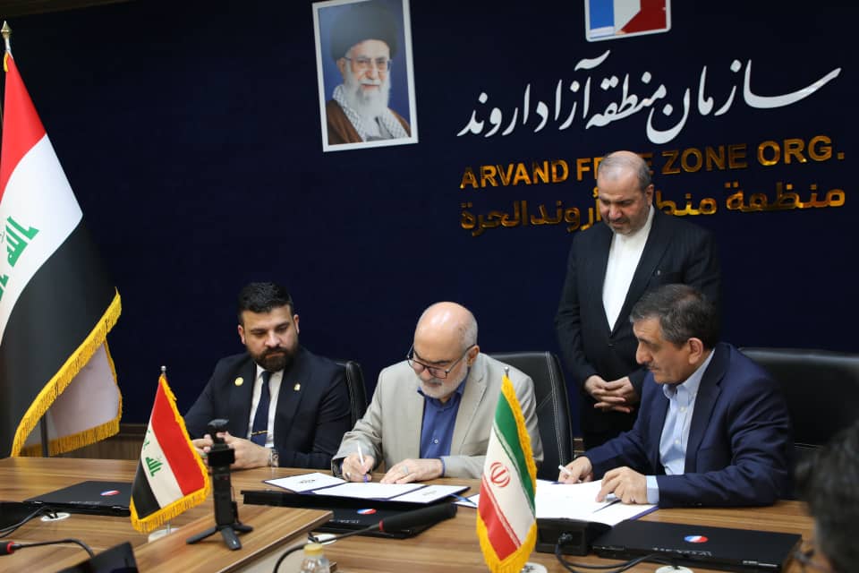 naaimhamidi's tweet photo. امروز وبرای نخستین بار ،تفاهم نامه راهبردی همکاری تجاری خوزستان و عراق در ۲۱بند با حضور استاندار موالی زاده ،سفیر ایران در عراق و مقامات عراقی در آبادان امضا شد.به گفته مدیرکل مرزی وزارت کشور،موالی زاده نخستین استانداری است که از اختیارات تفویضی برای روان سازی تجارت استفاده کرد https://t.co/VtweAspVk0