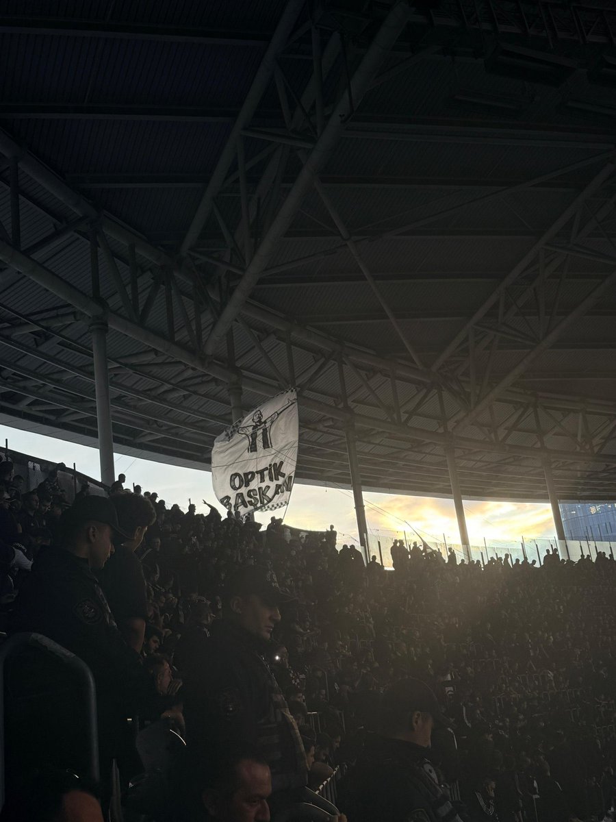 SON YİLLARİN EN İYİ DEPLASMAN TRİBUNU TARİH YAZİYORSUNUZ ALLAHİN ORDUSU