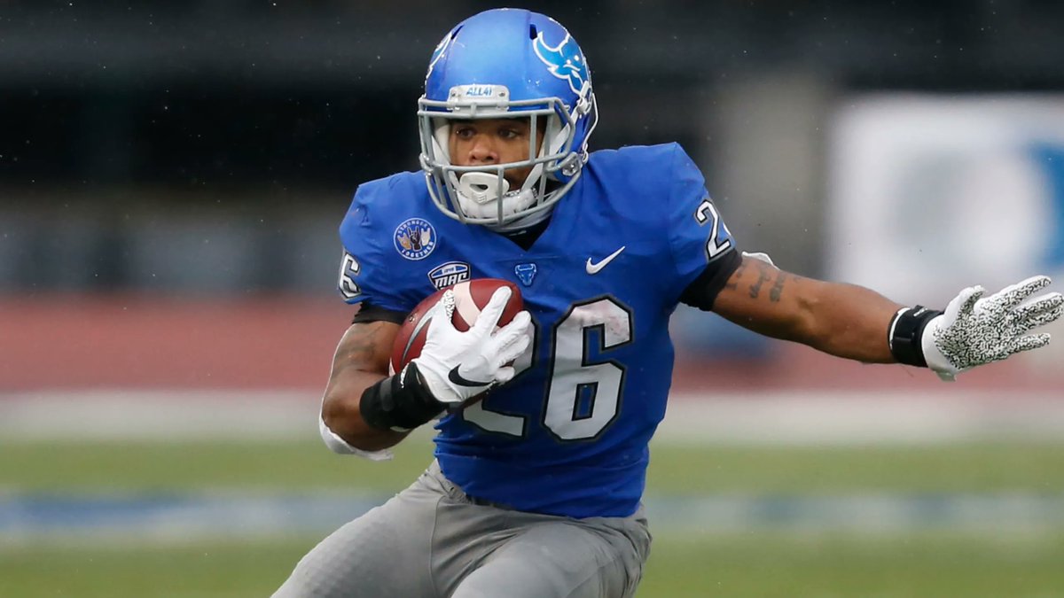 boninsportscard's tweet image. Who is your favorite player to play college ball at University at Buffalo? I&apos;ll start. Mine is Jaret Patterson. After setting several NCAA records as a running back, he played with the Washington Commanders from 2021-2022. Who is yours?

#favoriteplayer #JaretPatterson…
