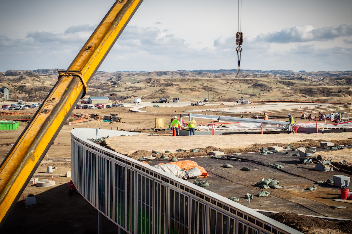 TRPresLibrary's tweet image. Thank you @WesternBuilder &amp;amp; Melinda Zimmerman-Boehler for spotlighting the bold work by @JEDunnConstruct building the $400M Theodore Roosevelt Presidential Library — a “living” building rising from the Badlands. 🌿

Read the full story here 👉 westernbuilder.news/WB/article/04E……