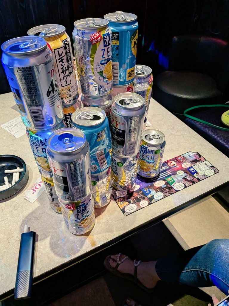 昨日飲み会
お昼の11時から夜の23時まで😇😇

4次会とか久しぶりに
したわ🤣

うちは酒飲まずにいったけど
風邪ひいてたのとカラオケで
声帯うしなった🙂