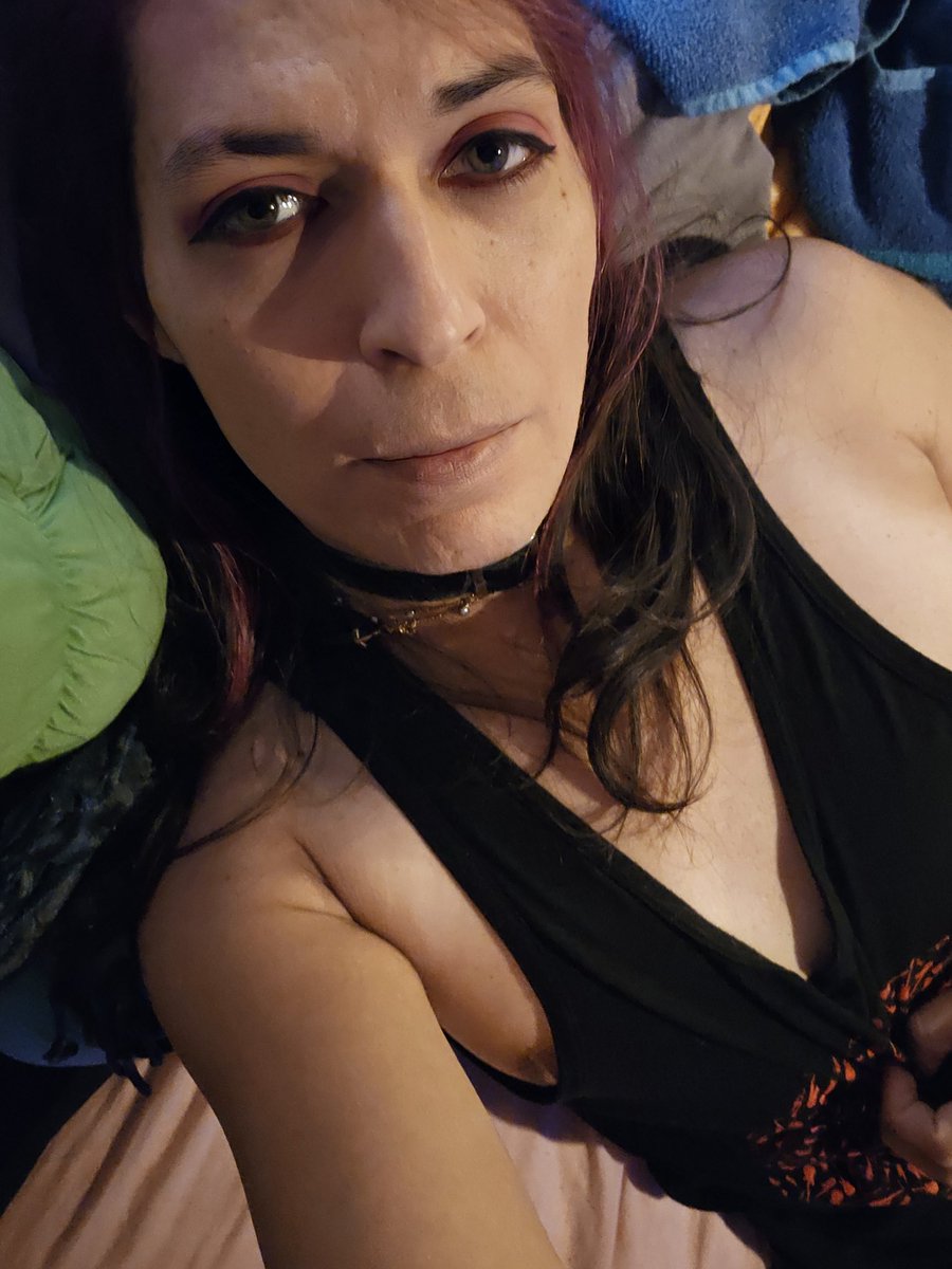 Morose1337's tweet photo. Today is a lazy day, come cuddle with me 💜

#trans #transwoman #nsfw #nsfwtwt #socks #booty https://t.co/dfgA0OzOM2