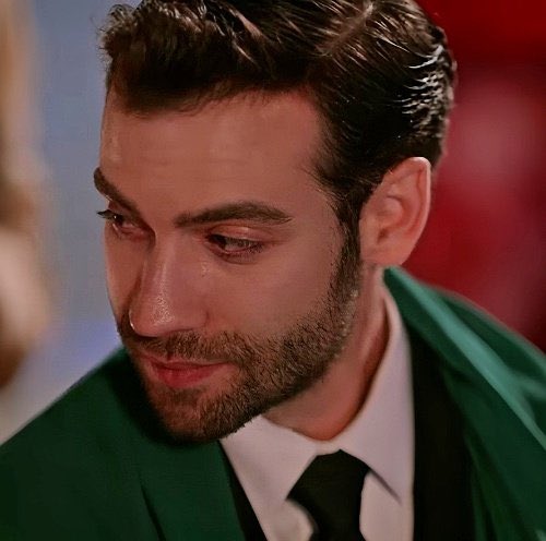 His side profile is INSANE 
 #sahipsizler #BurakBerkayAkgül